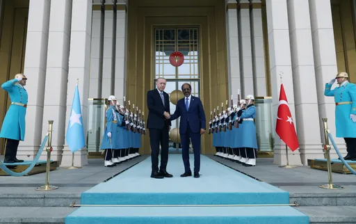 Türkiye reafirma su apoyo a Somalia en seguridad y desarrollo tras reunión presidencial