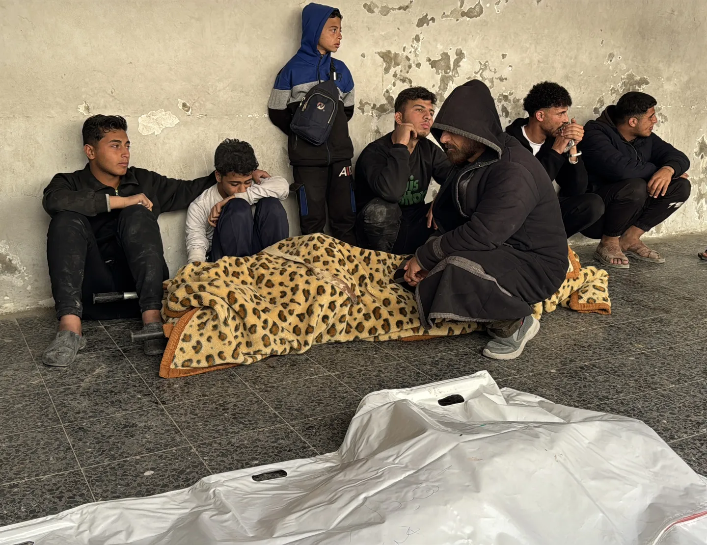 استشهاد 174 امرأة و322 طفلاً بغزة في 8 أيام.. وحماس تدعو إلى تحقيق دولي في قتل أفراد الدفاع المدني