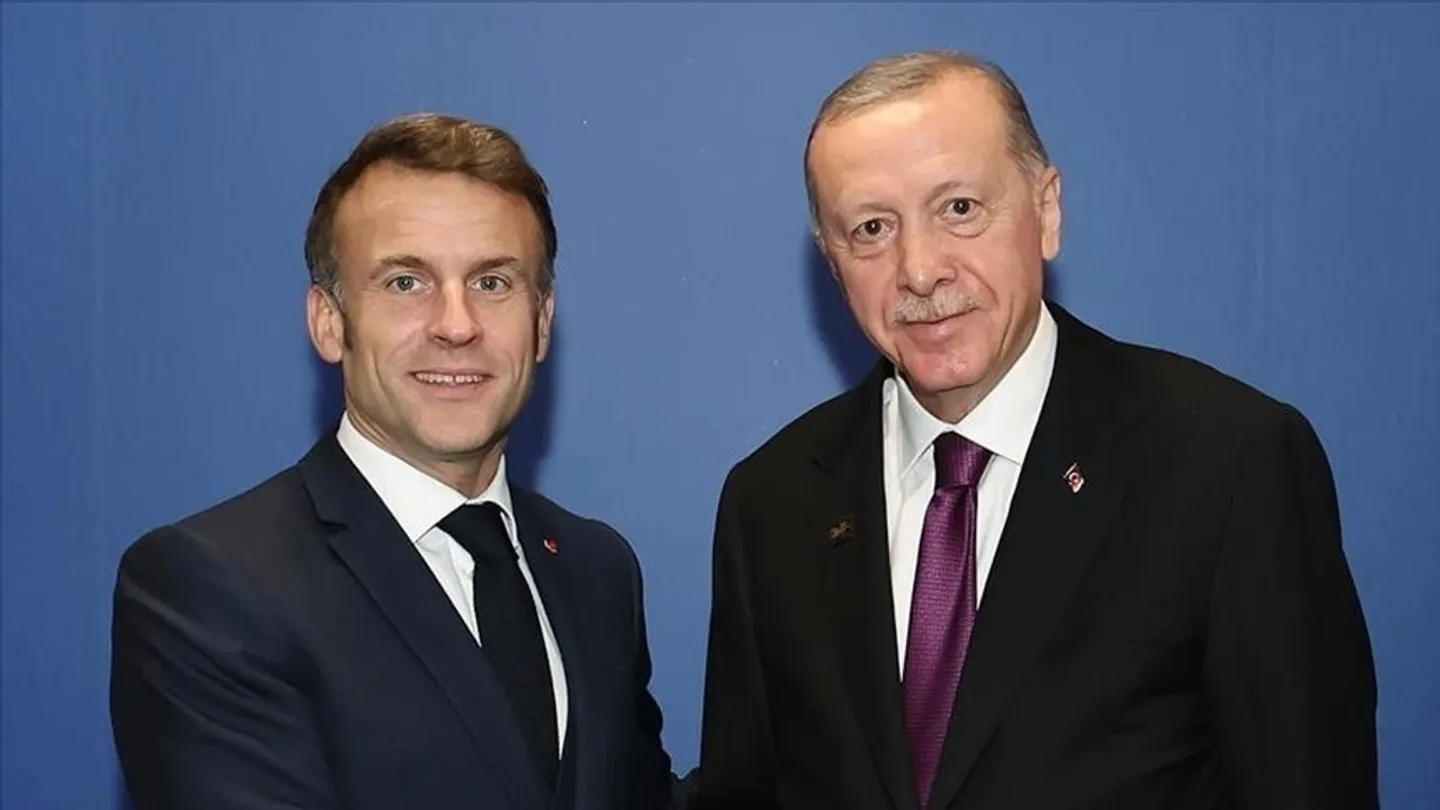 أردوغان وماكرون يتباحثان هاتفياً حول العلاقات الثنائية والأزمة الأوكرانية