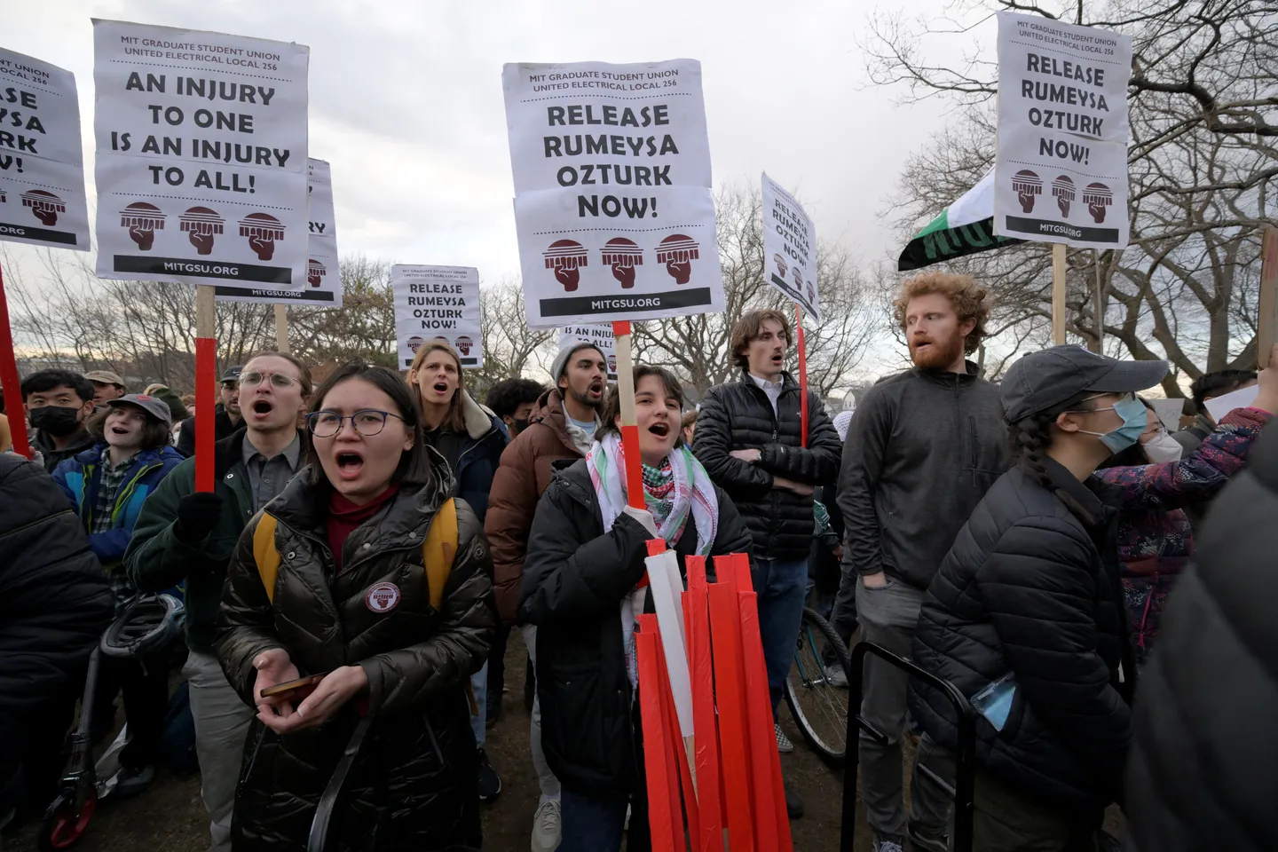 Түрк студентинин Израилди сындаганы үчүн камакка алынышы айыпталды