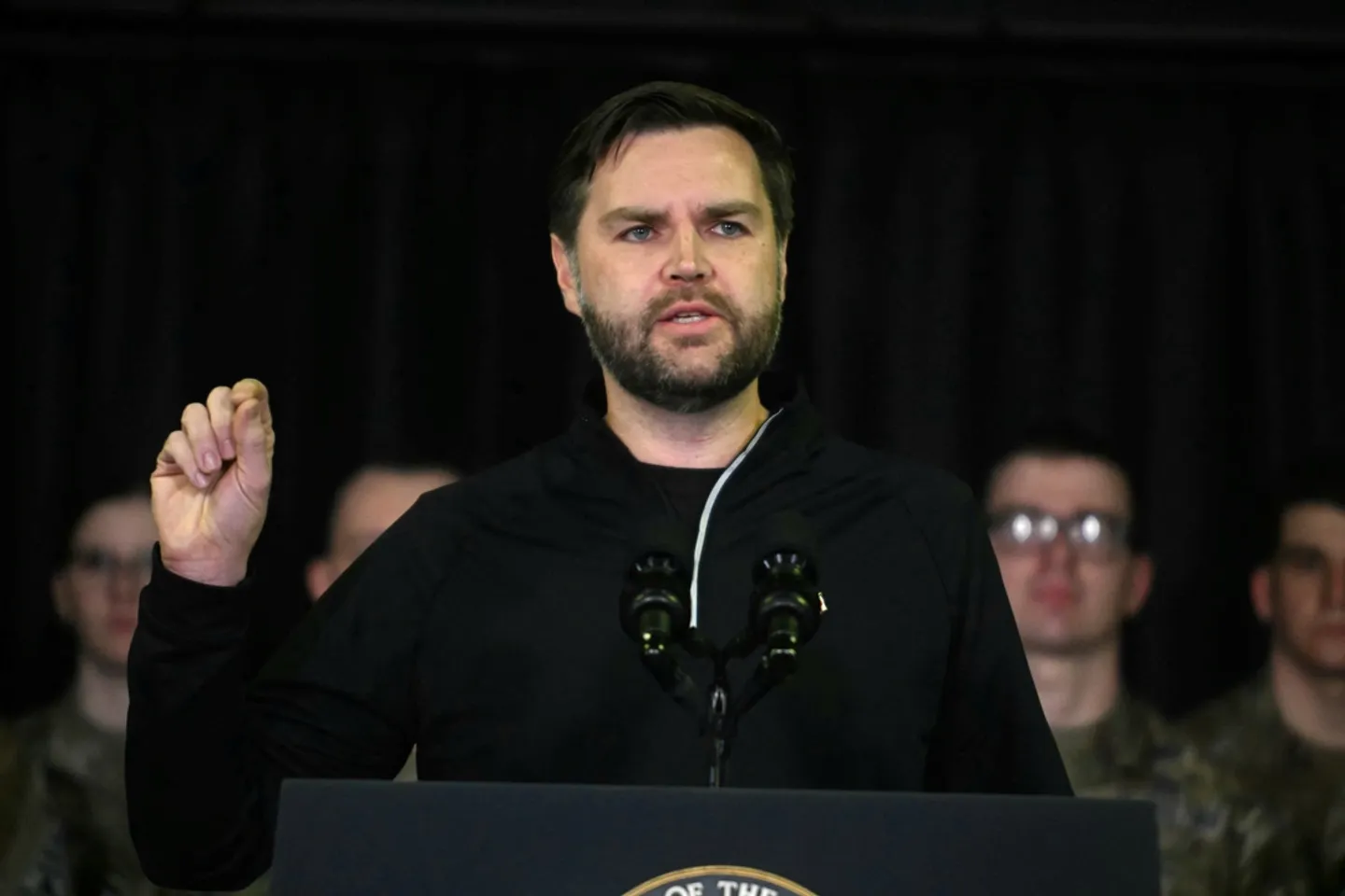 JD Vance exhorte le Groenland à s’éloigner du Danemark pour des raisons de sécurité