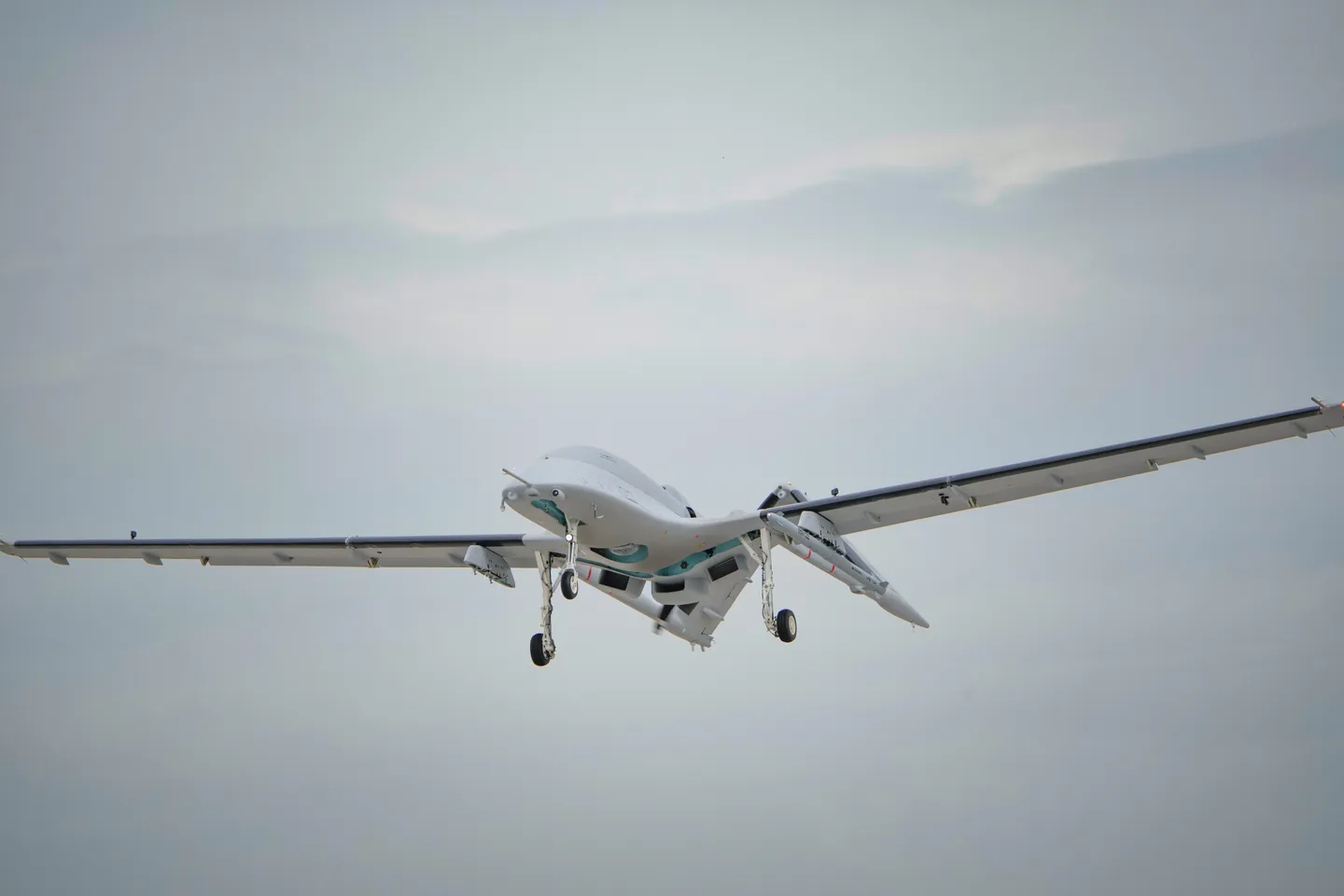 مُسيَّرة بيرقدار TB3 التركية تنجح مجدداً في إصابة هدف بصاروخ أسرع من الصوت