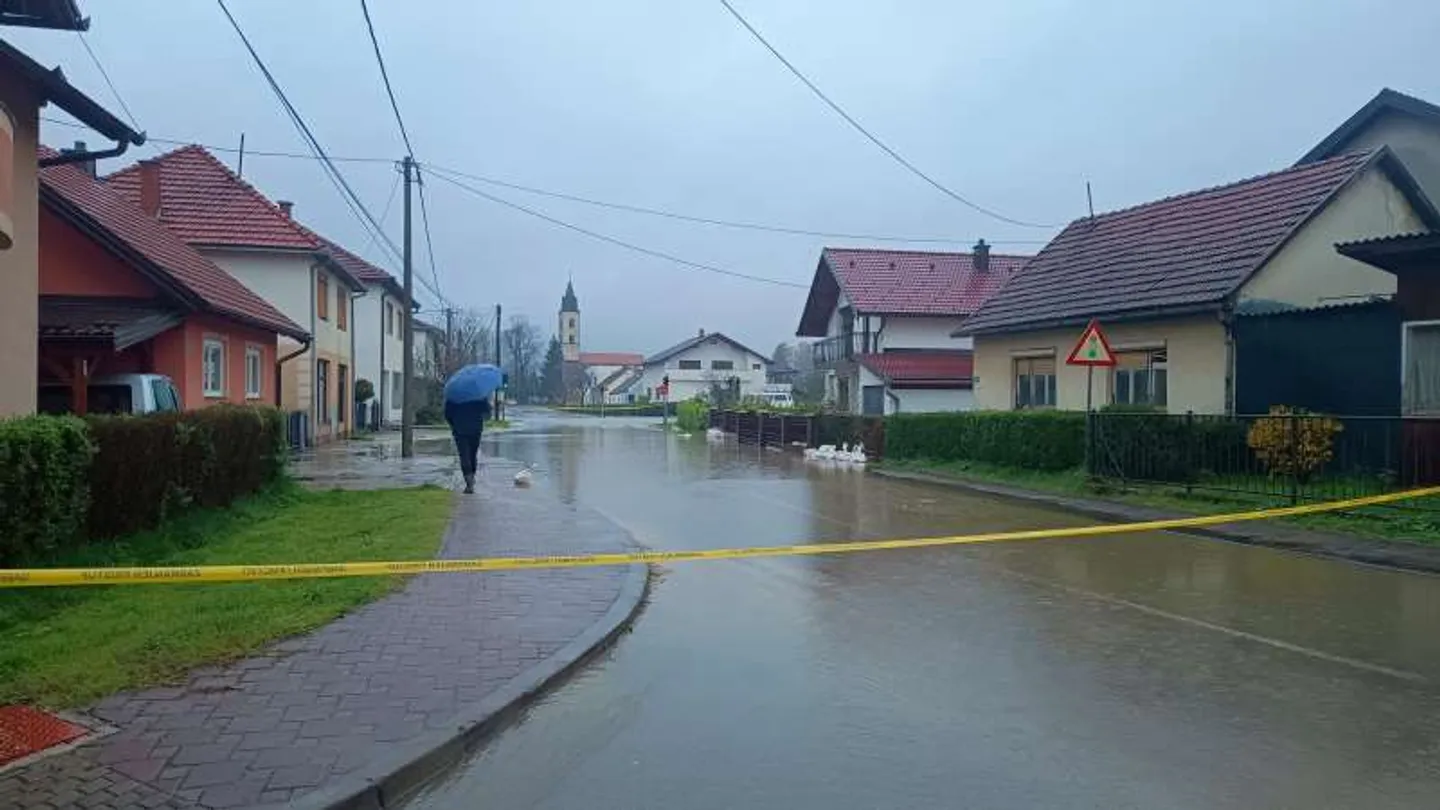 BiH: Vodena stihija u Sanskom Mostu, poplave prijete selima, najugroženija Trnova