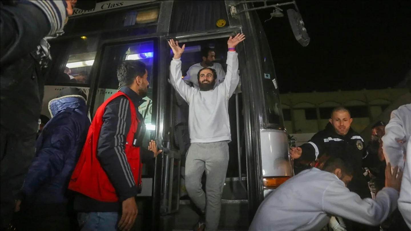 اسرائیل نے 30 فلسطینی قیدیوں کو رہا کر دیا، کچھ کی حالت نازک ہے