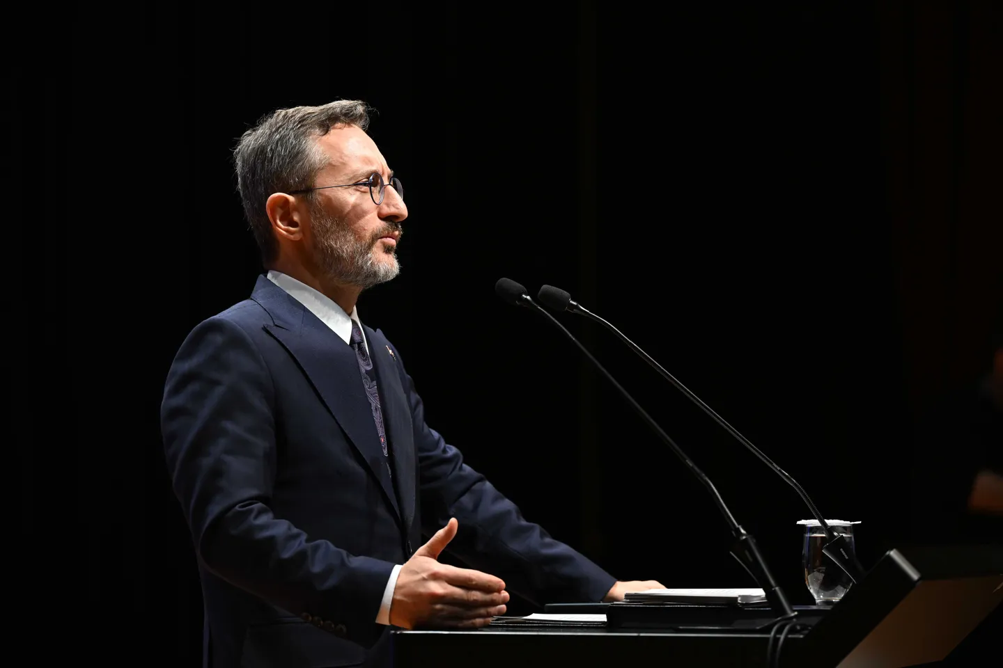 ألطون يحذّر من "مكارثية صهيونية" تستهدف الأكاديميين المؤيدين لفلسطين في الجامعات الأمريكية