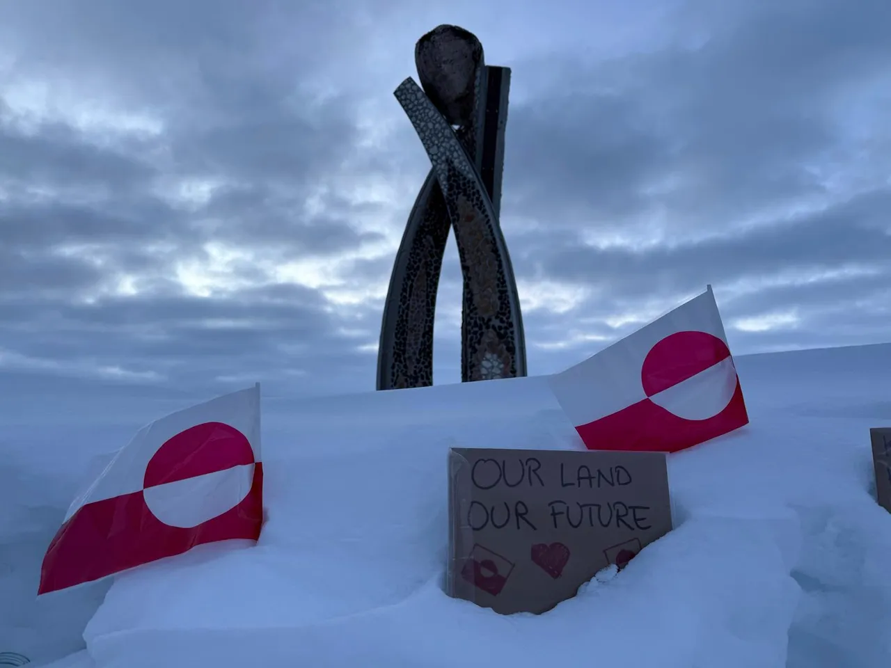 Tramp Grenlandiýany ele salmak üçin dürli ugurlary göz öňünde tutýar