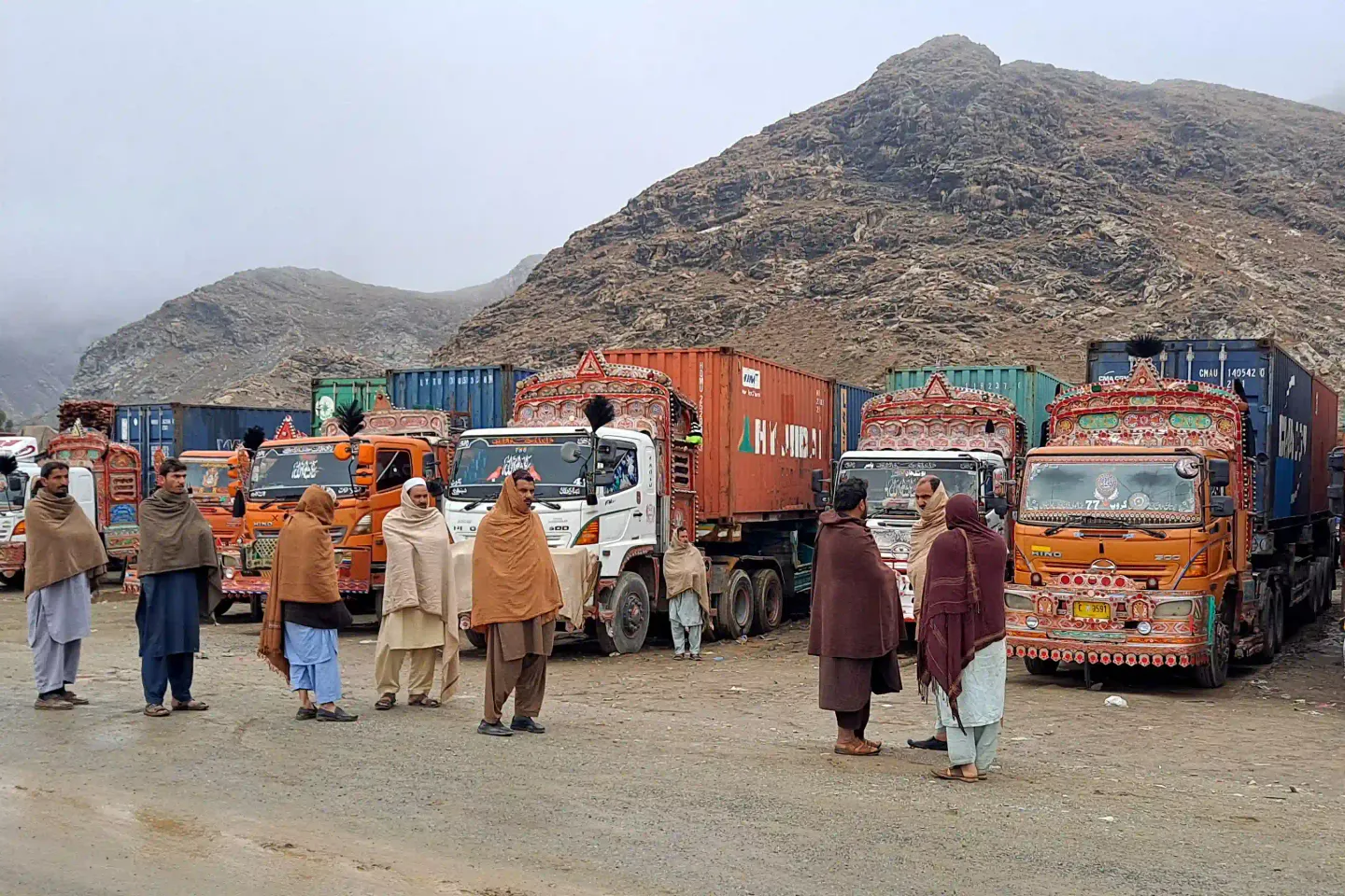Pakistan, Afghanistan security forces clash at closed key border crossing
