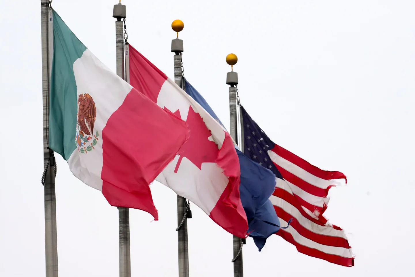 Trump to reach middle ground with Canada, Mexico on tariffs — official