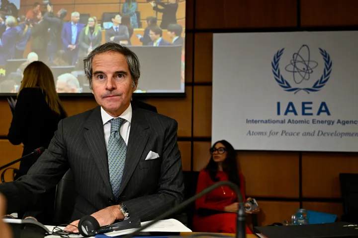 Iran bars UN nuclear chief, halts surveillance at nuclear sites