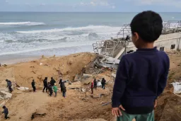 Gaza mark anoda Eid holiday under fire