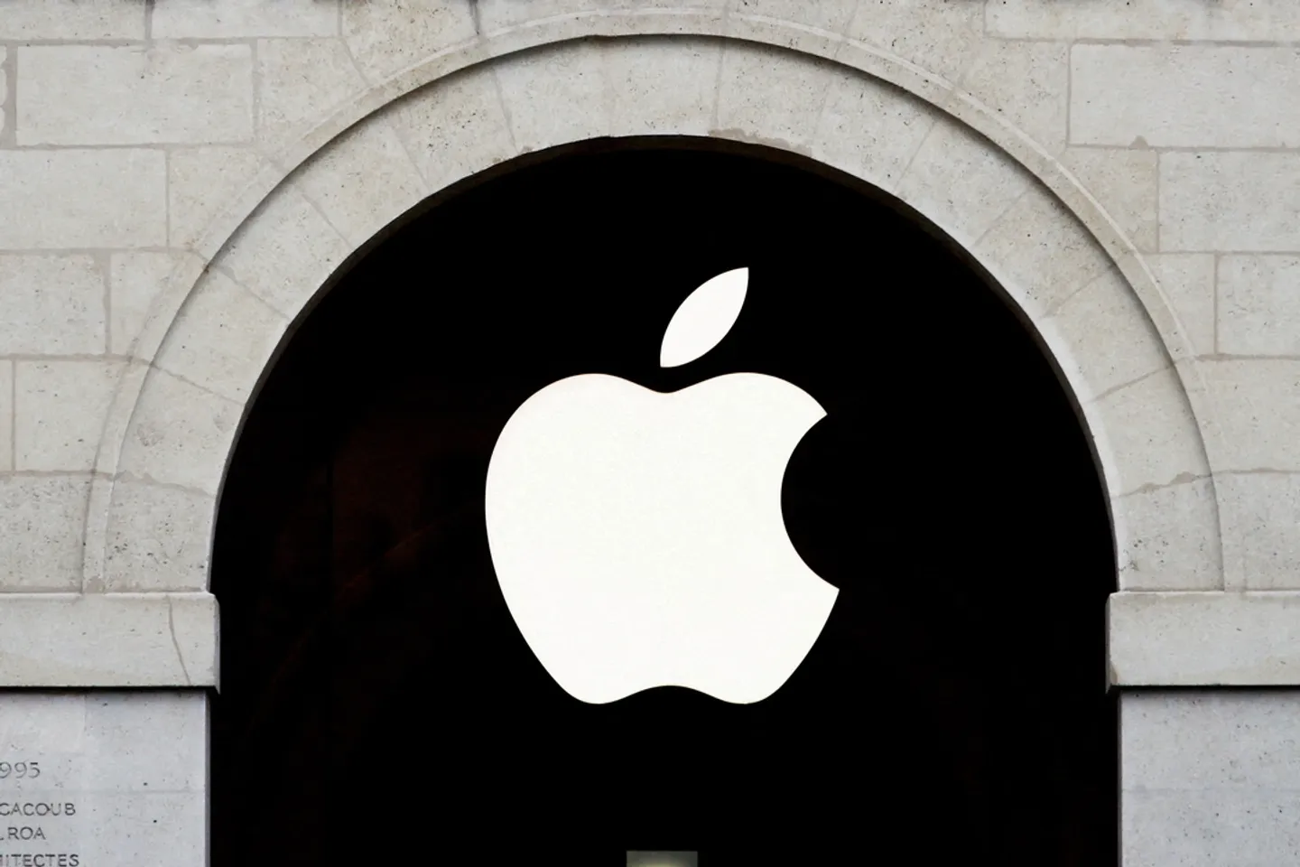 France fines Apple $162M over privacy feature