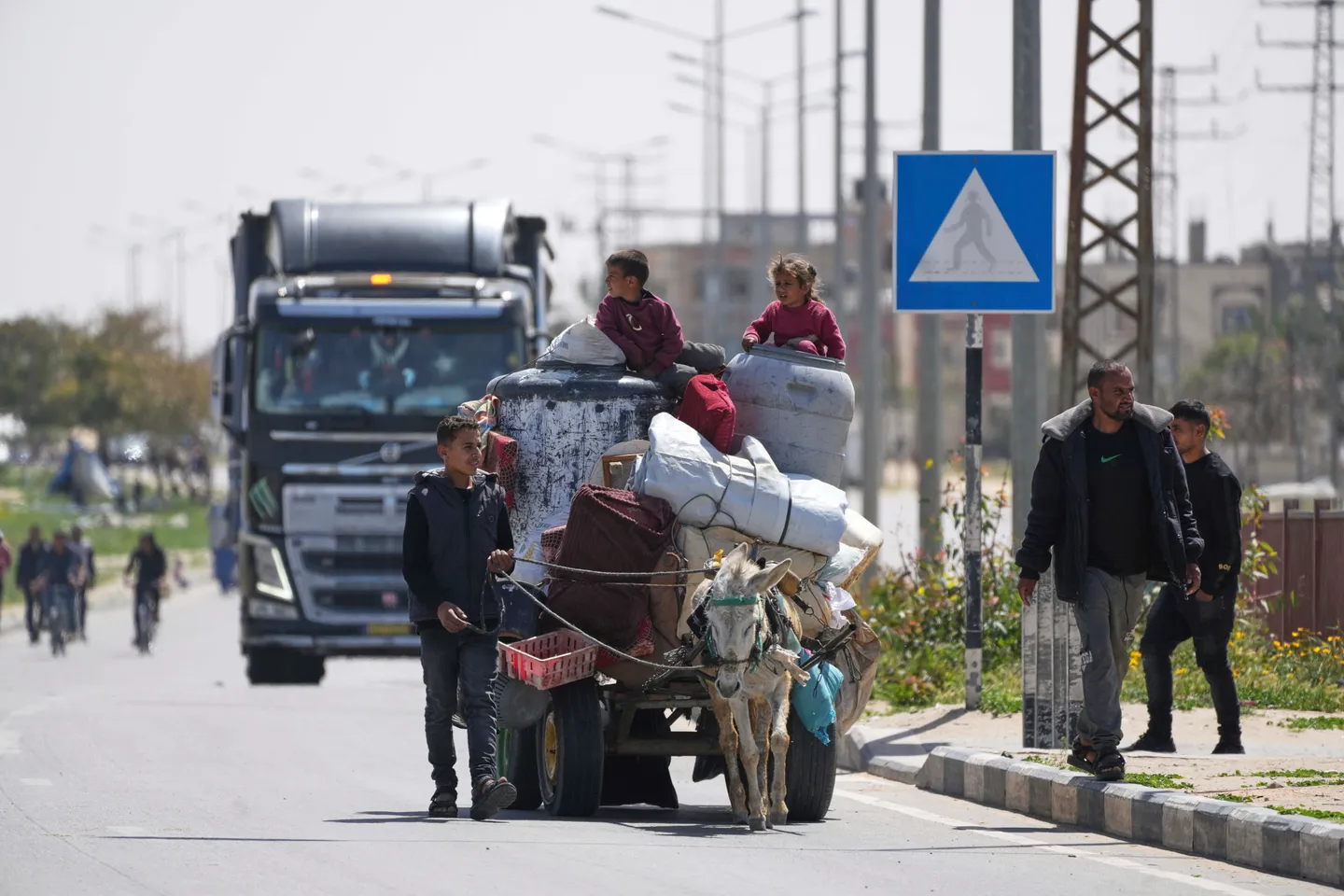 Netanyahu dice que implementará el plan de Trump para desplazar a los palestinos de Gaza