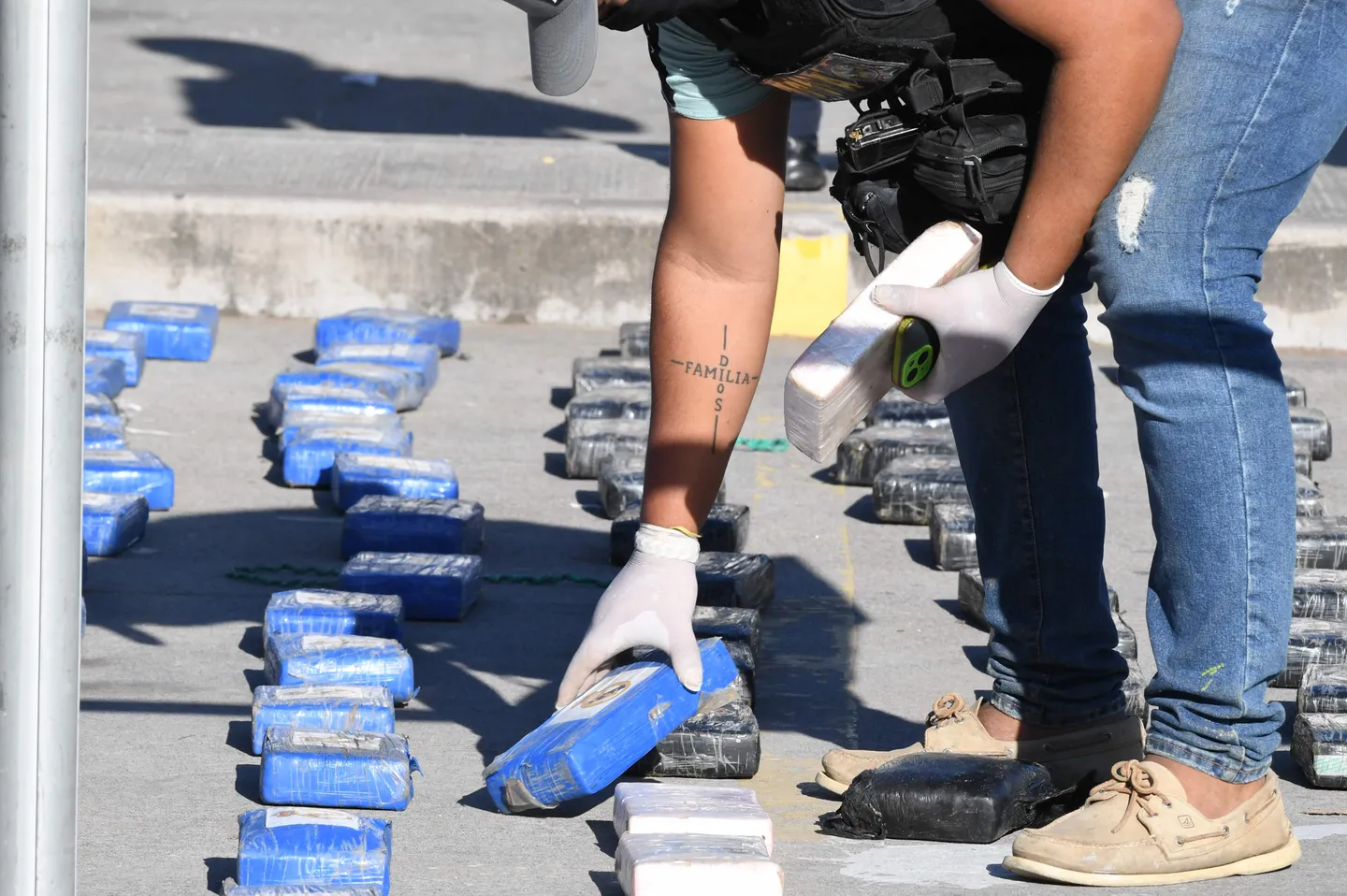 Sierra Leone sacks immigration chief over 'gift from drug lord'