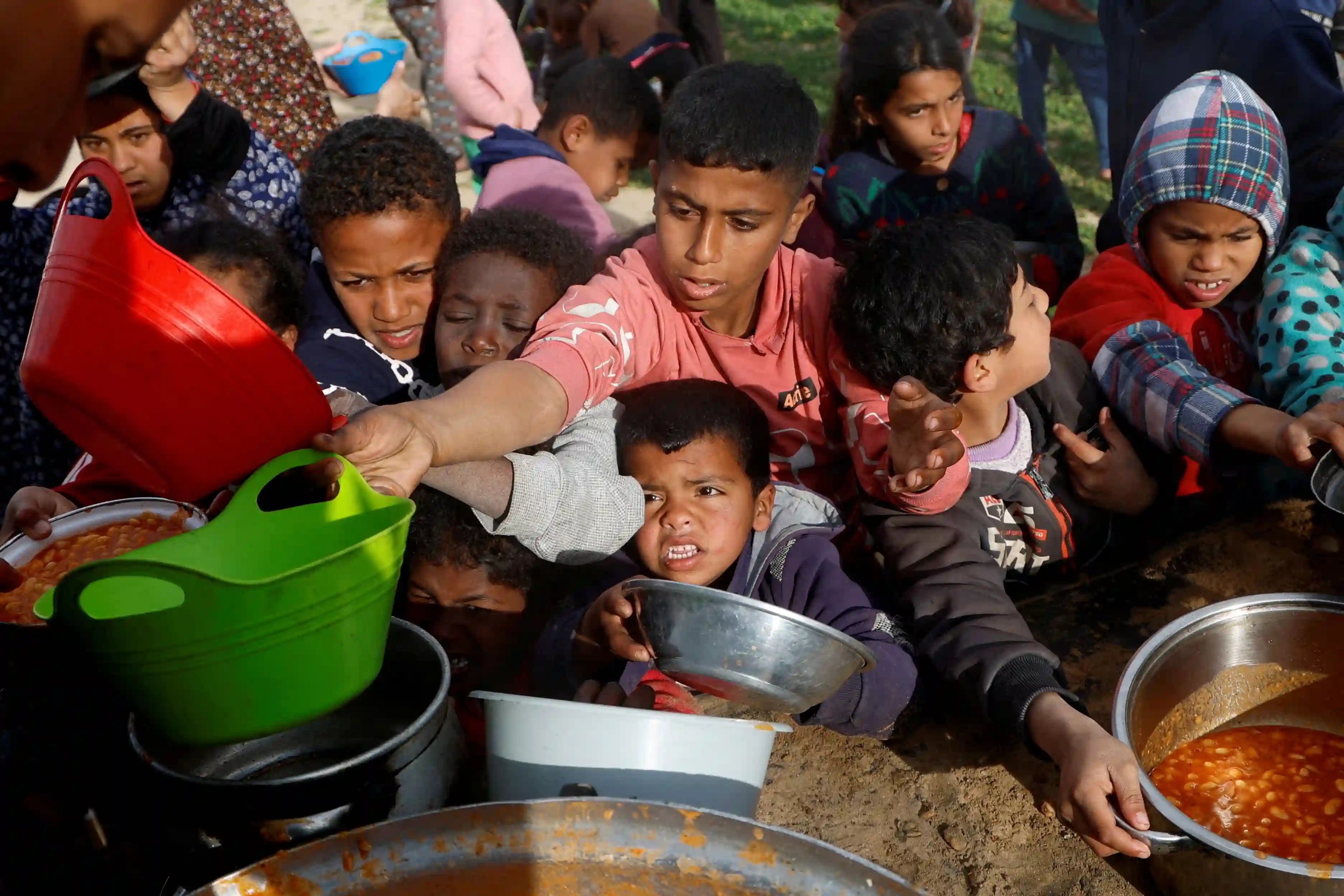 استشهاد فلسطيني برصاص الاحتلال وسط غزة.. وتحذير من تداعيات منع دخول المساعدات