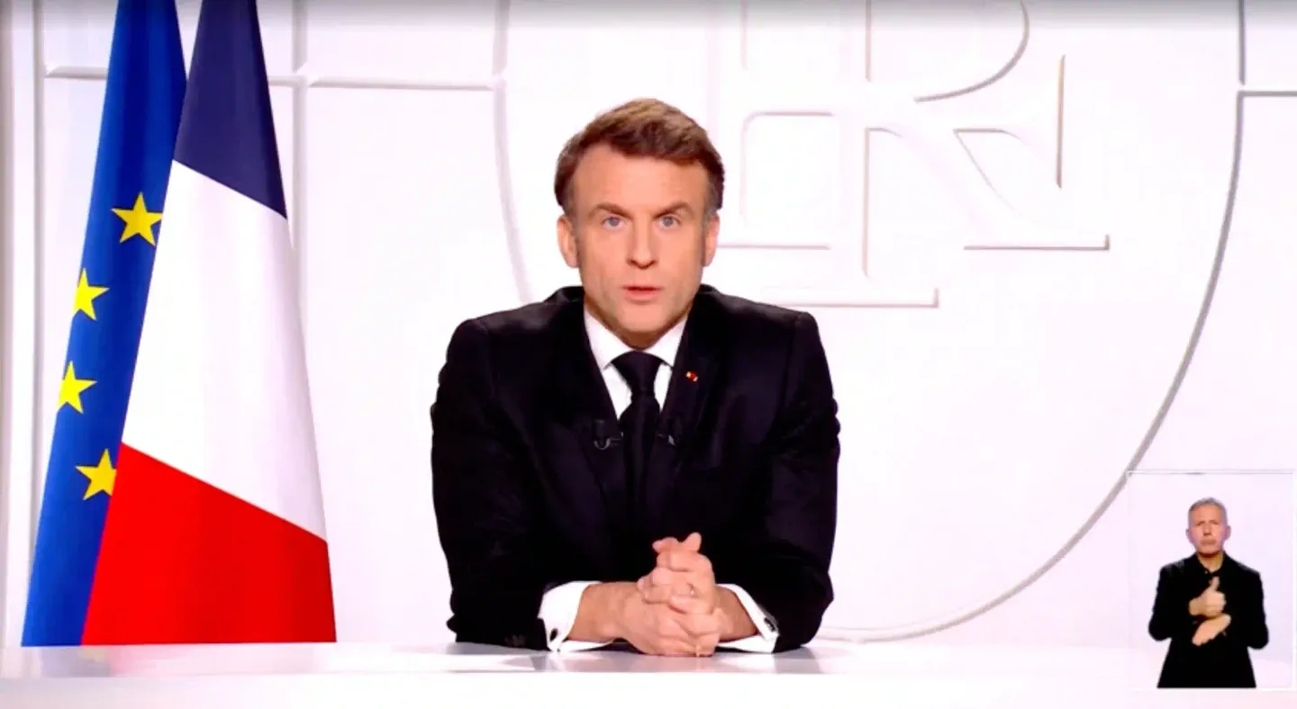 France: Macron alerte sur la "menace" russe et plaide pour une défense européenne