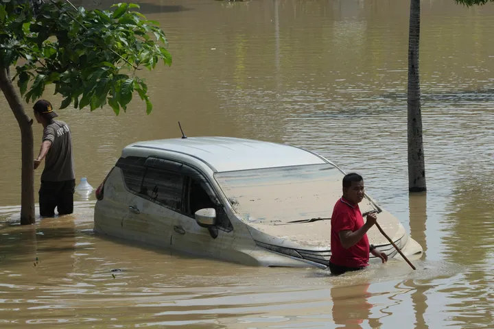 Banjir rendam 35 lingkungan di Jakarta Selatan, genangan air capai 70 sentimeter