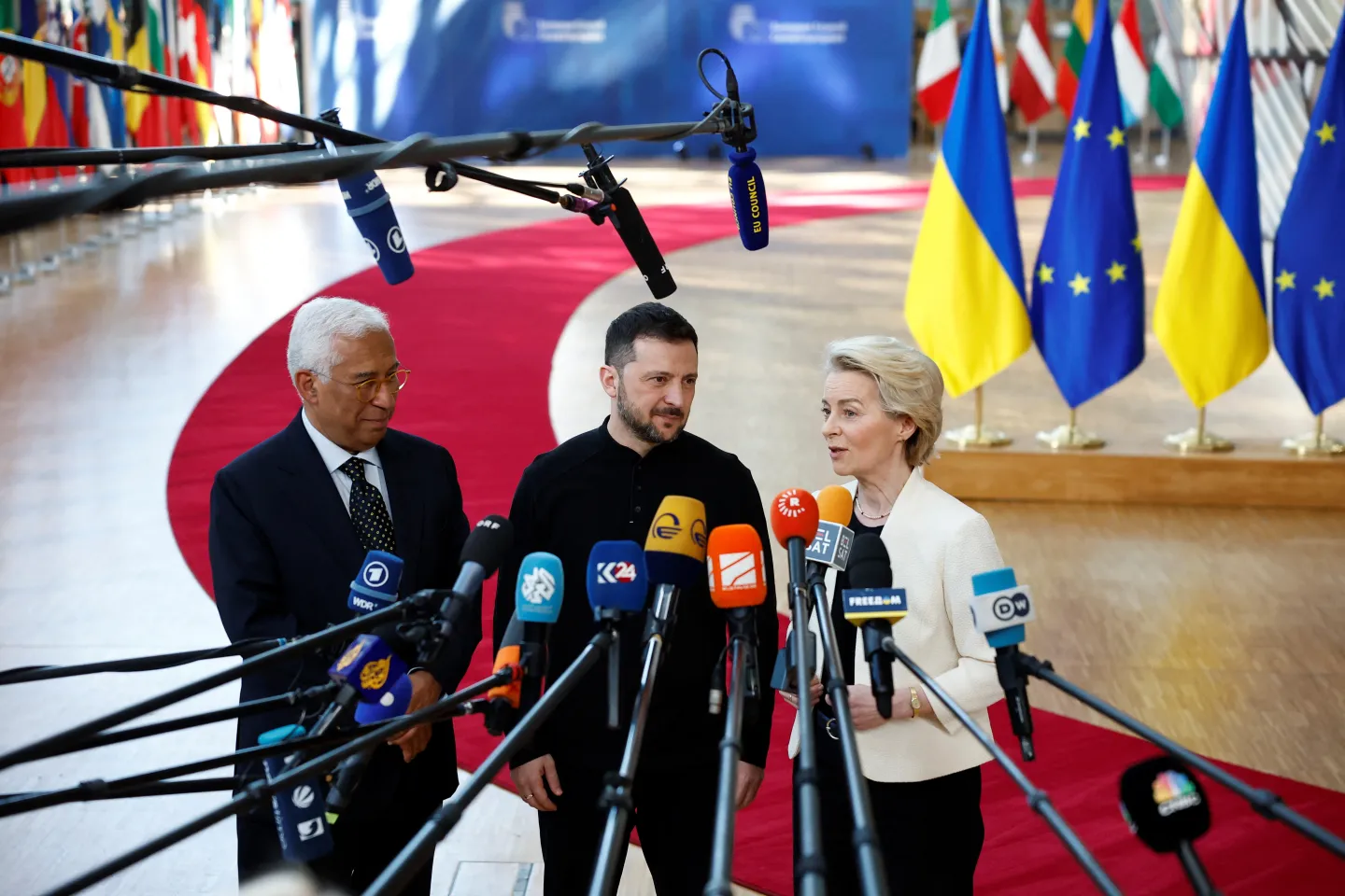Zelenskyy viaja a Arabia Saudí para negociar paz, mientras UE aumenta gasto en defensa