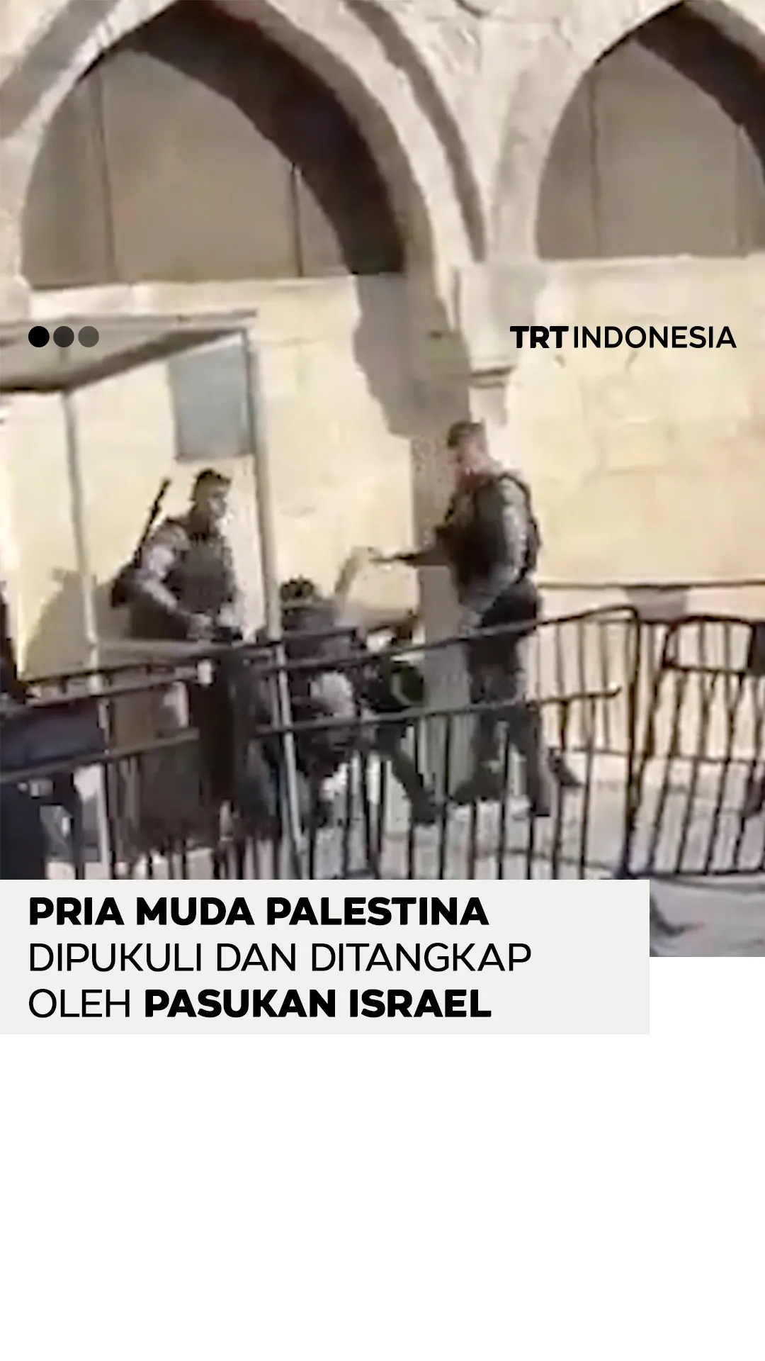 Seorang pemuda Palestina dipukuli dan ditangkap oleh pasukan Israel