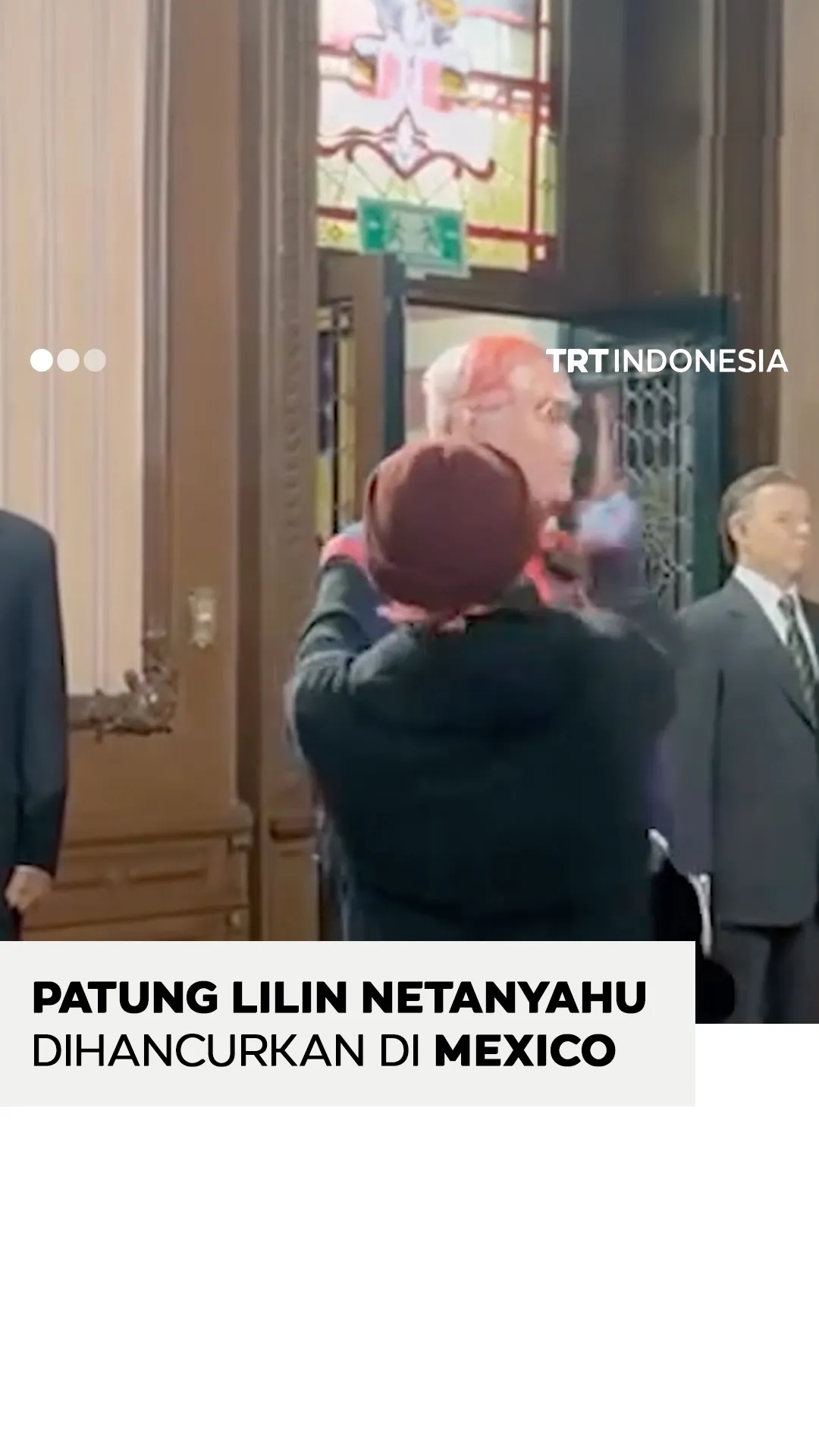 Aktivis hancurkan patung lilin Netanyahu di Mexico City