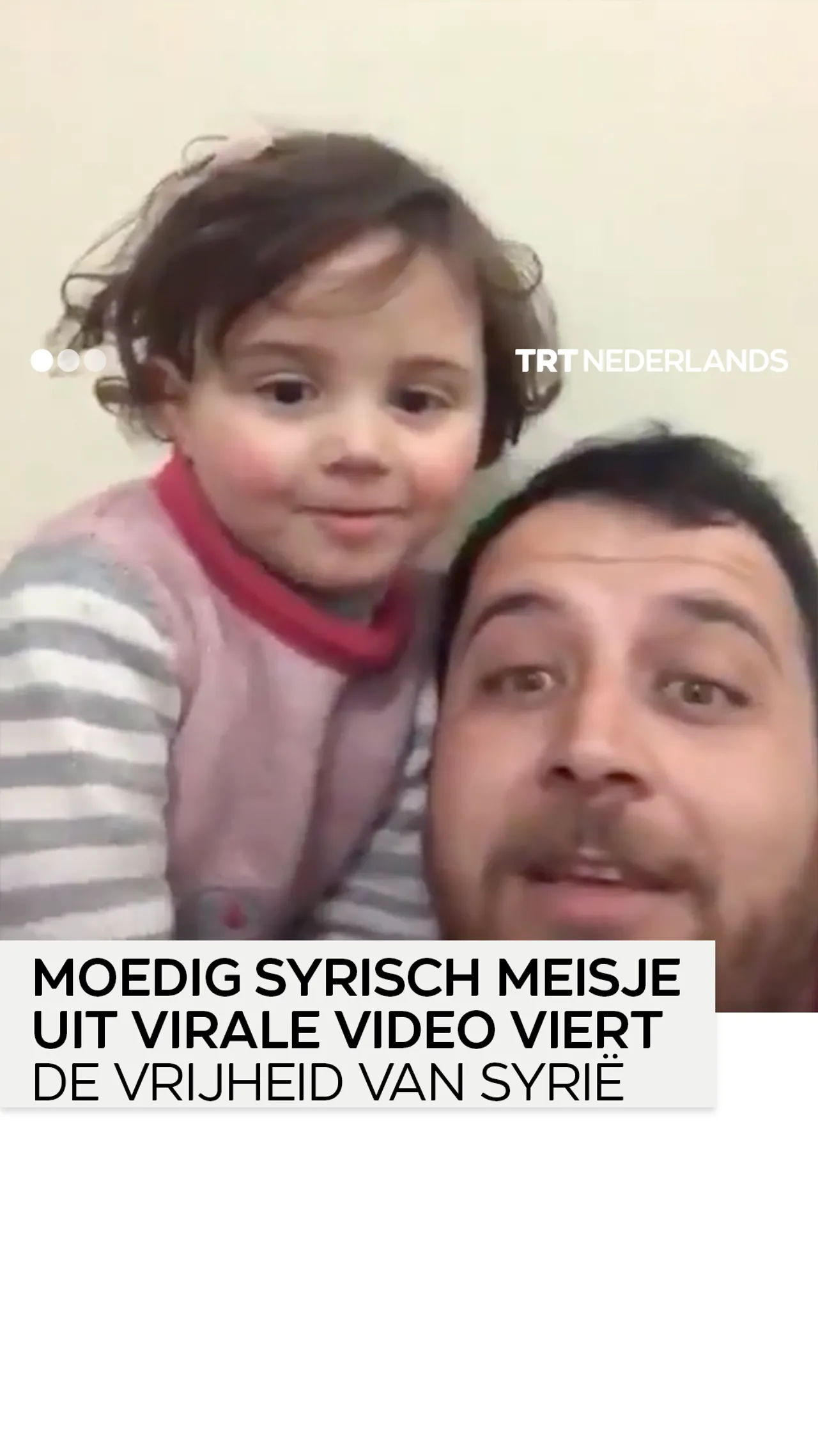 Syrisch meisje wiens vader haar leerde lachen om bommen viert nu de bevrijding van Syrië.