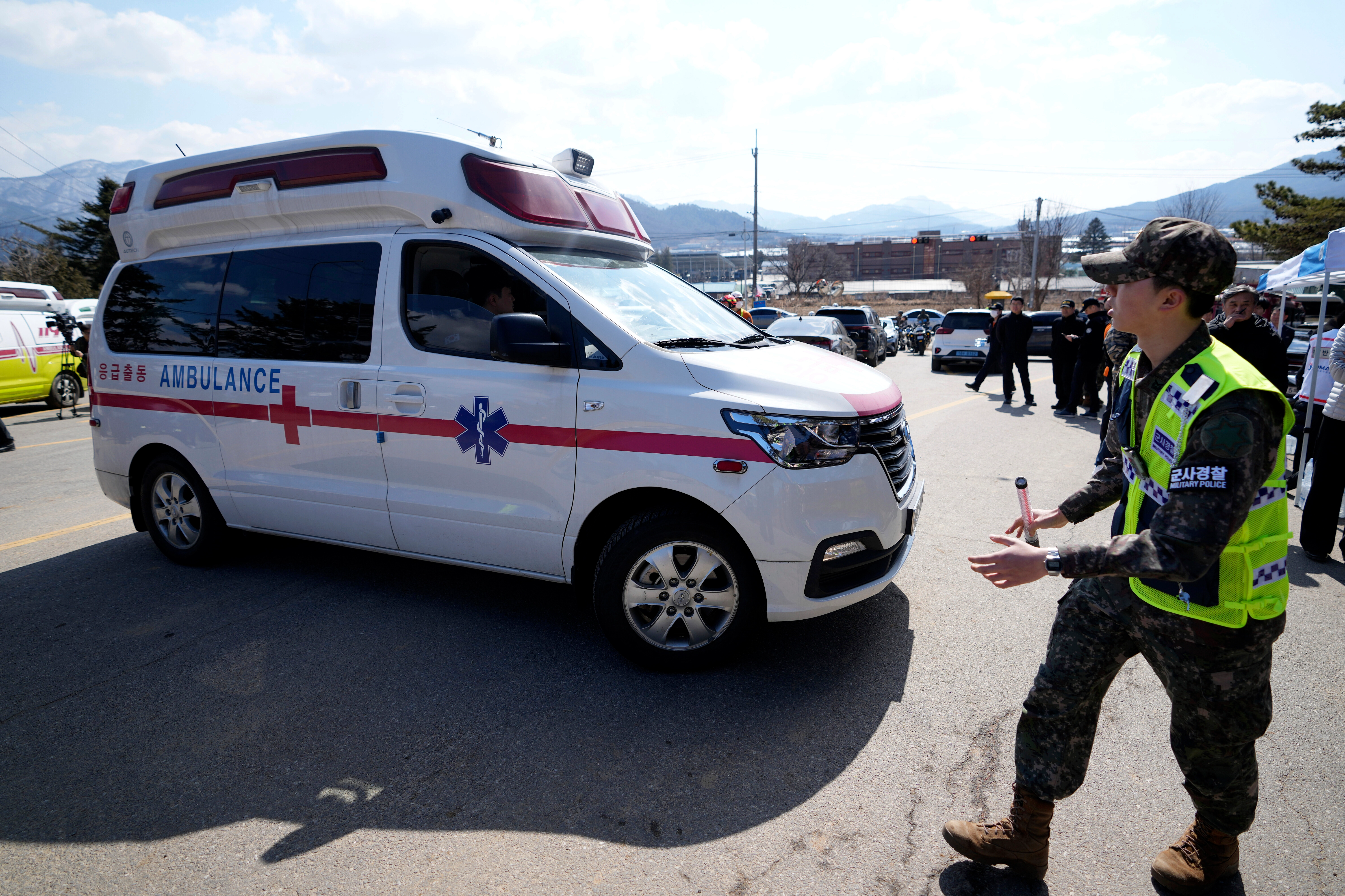 韓国で橋崩落、少なくとも2人死亡