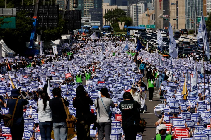 Korean medical students move to end 17-month education halt