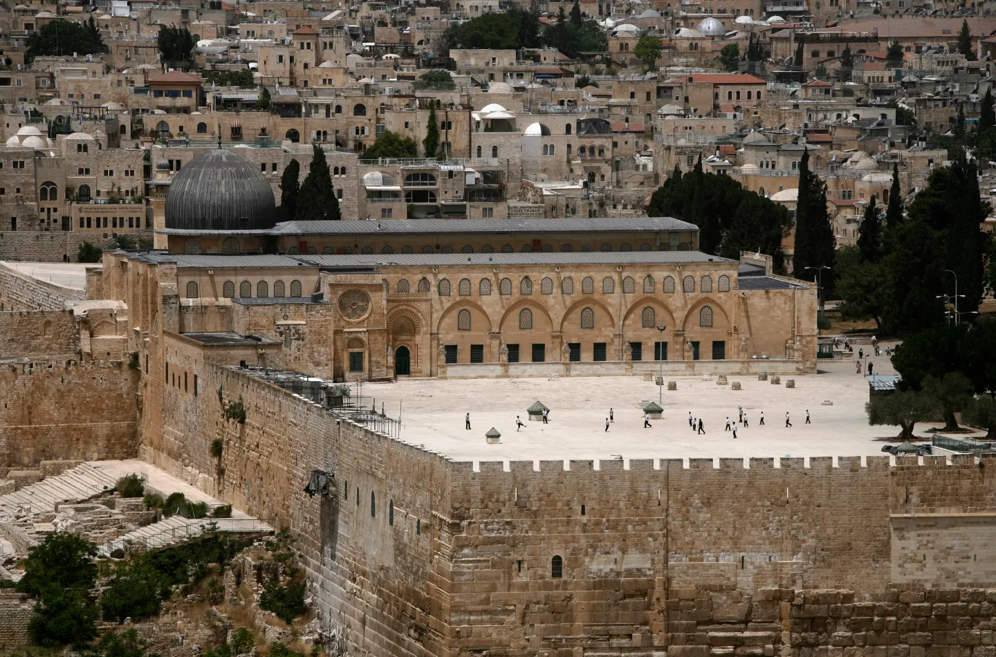Israelske bosættere intensiverer deres indtrængen i Al-Aqsa-moskéen under ramadanen
