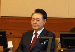 Etelä-Korean tuomioistuin määrää erotetun presidentin vapautettavaksi vankilasta