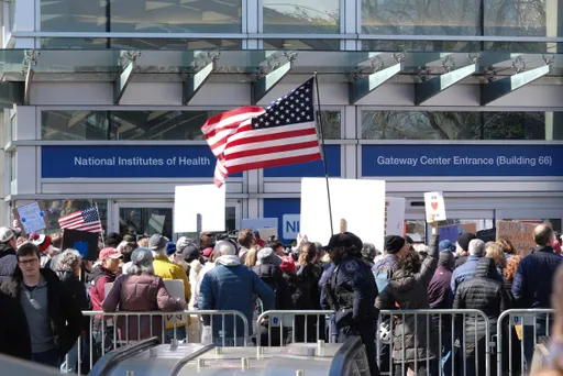 Трамптың қысқартуларынан қашқан АҚШ-тың «босқын ғалымдары» жақын арада Францияға көшеді