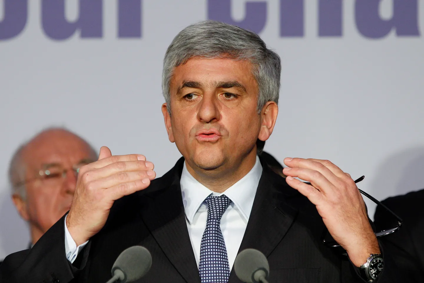 Hervé Morin accuse Emmanuel Macron d’«inquiéter excessivement» les Français sur l’Ukraine