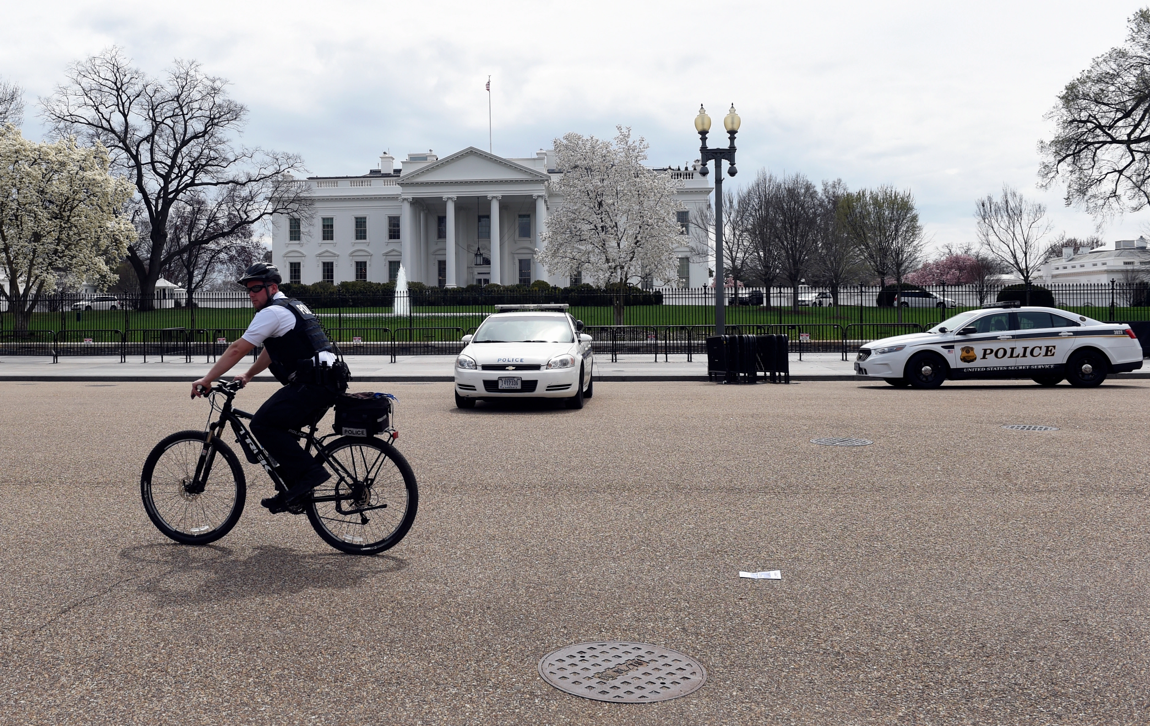 US Secret Service shoots armed man near White House after confrontation