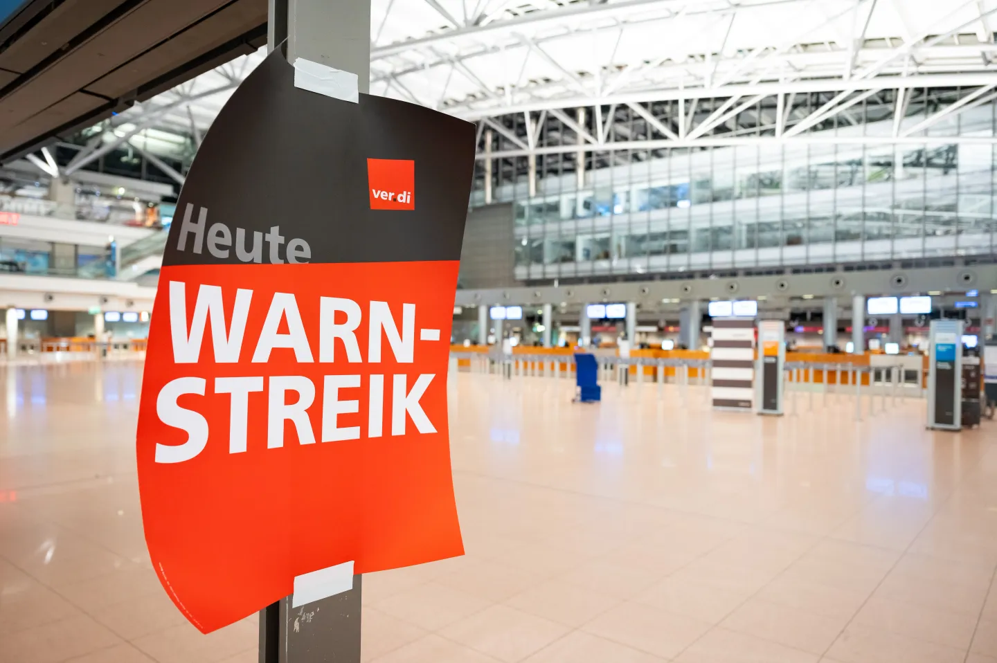 Auch Beschäftigte der Luftsicherheit streiken Montag an mehreren Flughäfen