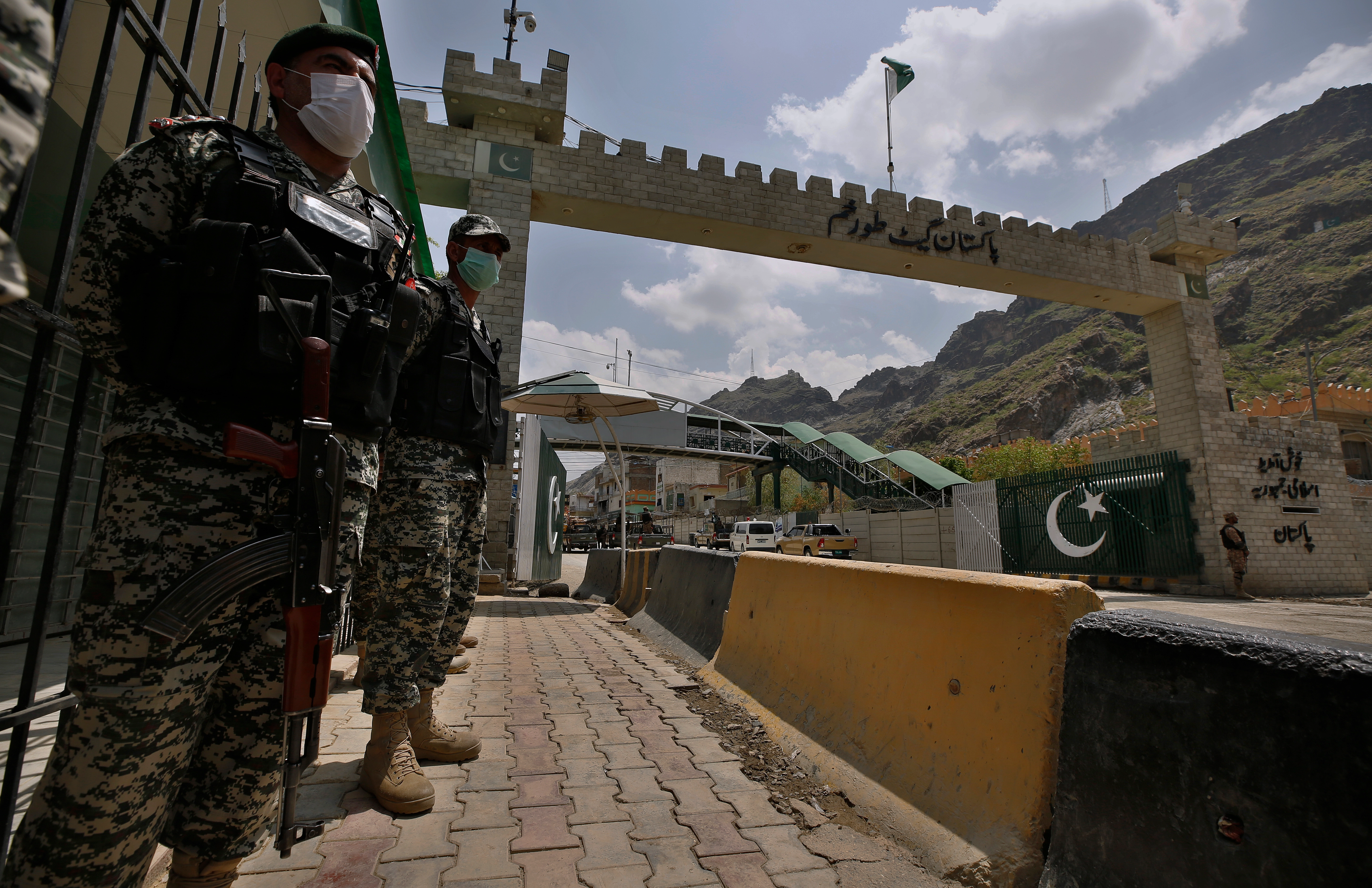 Pakistan, Afghanistan agree to temporary ceasefire at key border crossing