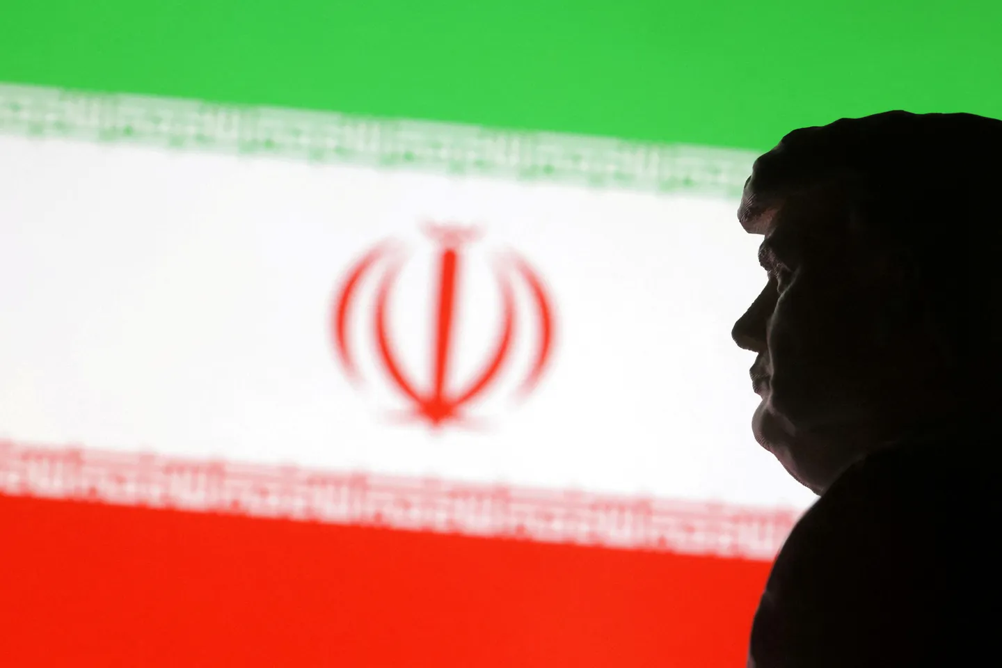 Tramp Ğıyraqnıñ İrannan êlektr ênergiyäse satıp alu iregen beterä