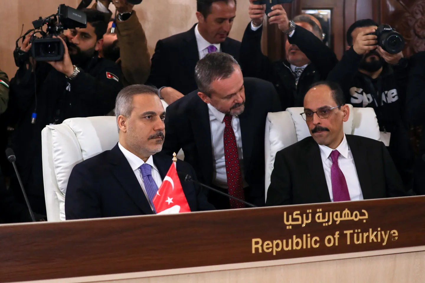 Enfrentamientos en Latakia buscan perturbar la política de moderación de Siria: ministro turco Fidan