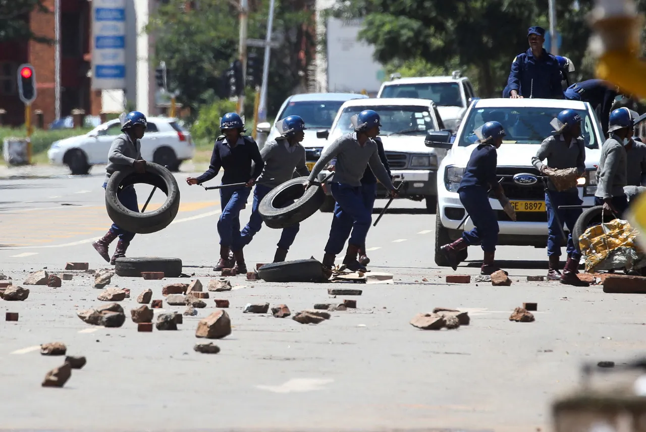 Police arrest dozens in Zimbabwe amid protests