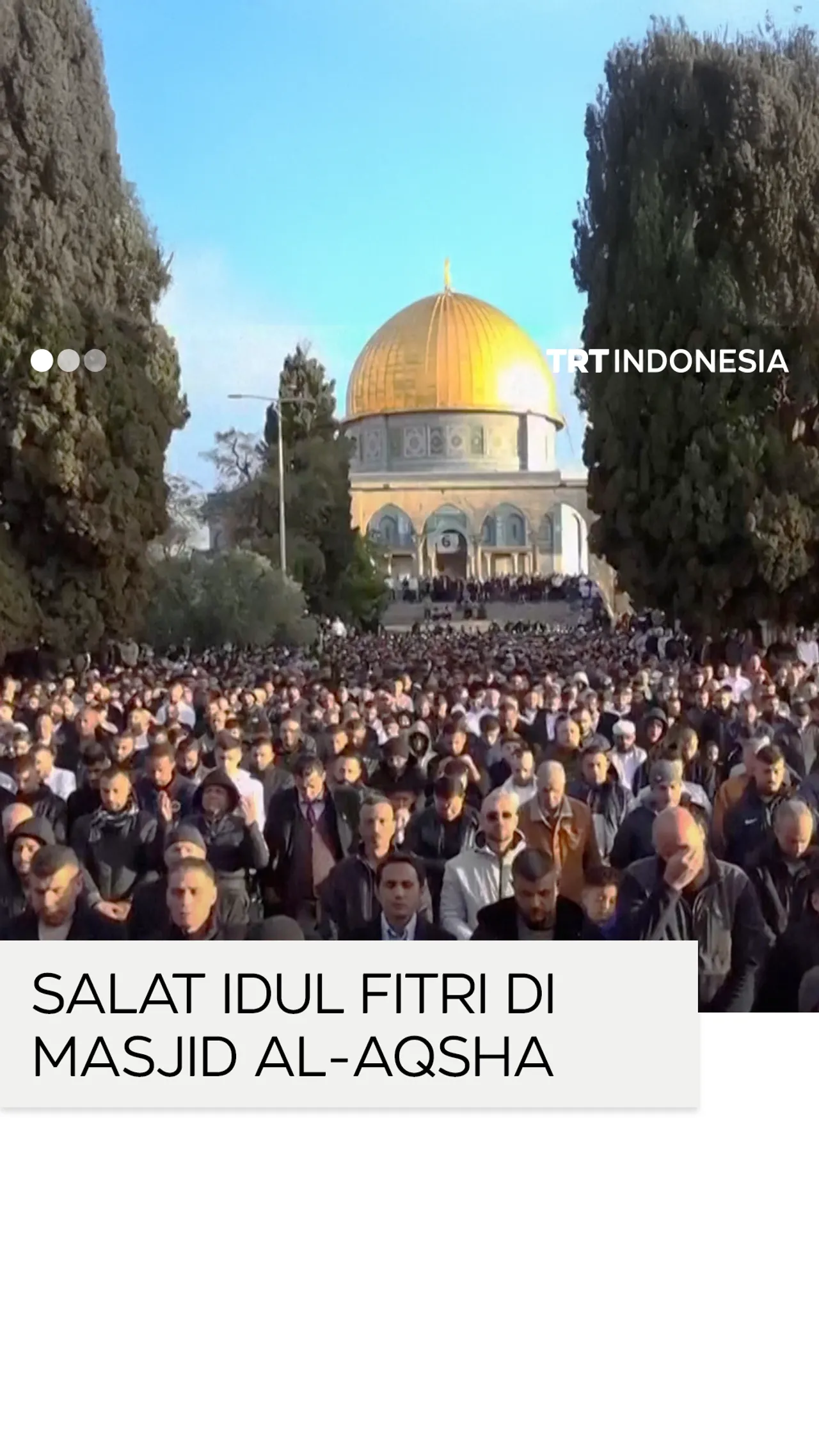 Ribuan orang melaksanakan salat Idul Fitri di Masjid Al Aqsa