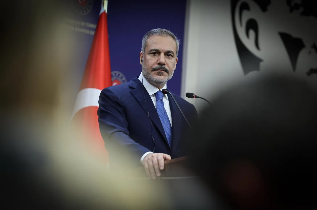El ministro turco Hakan Fidan llega a París para abordar vínculos de seguridad con Europa