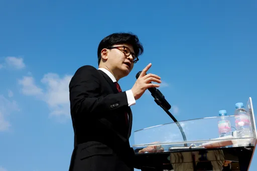 대한민국 주요 야당, 윤 대통령에 대한 게시물로 전 대표 제명