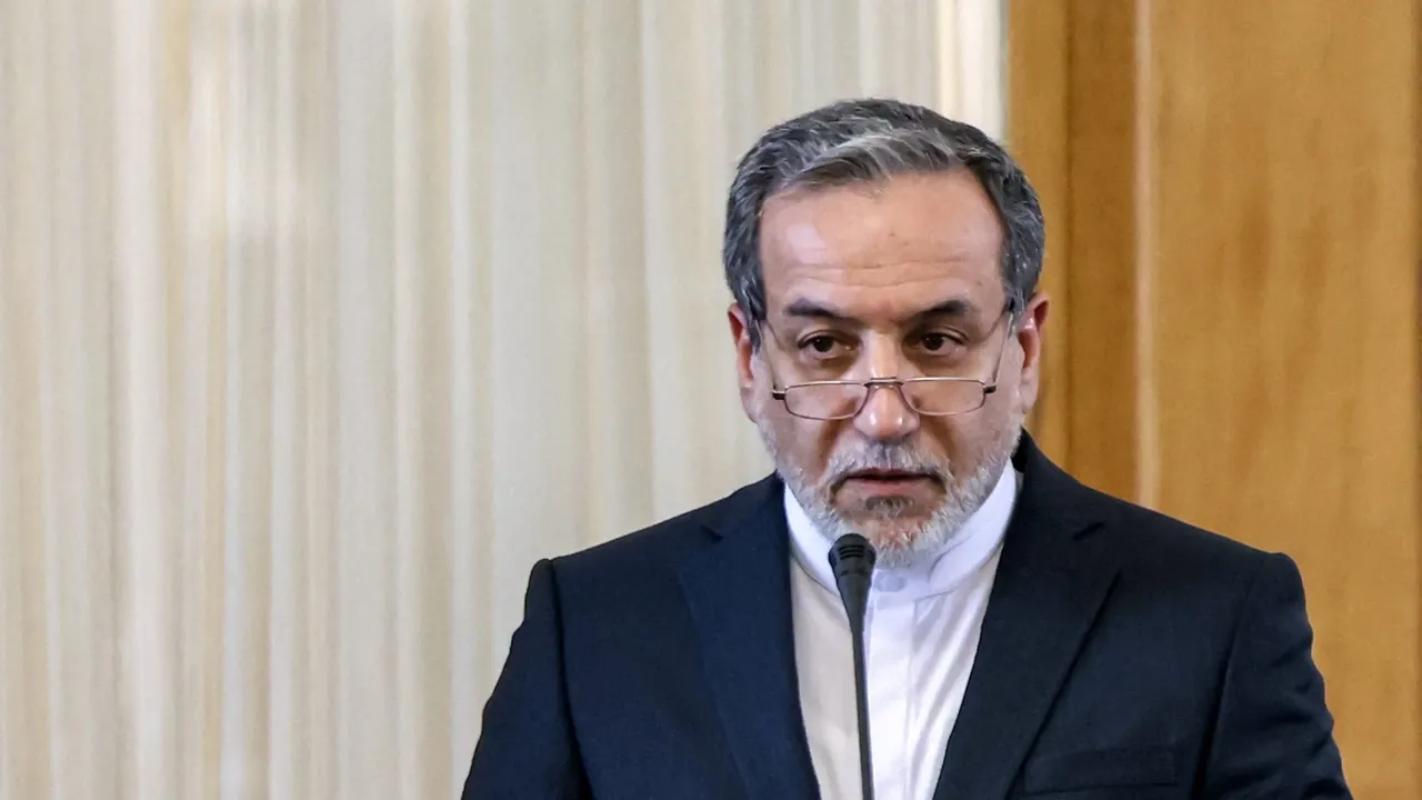 عراقچی: تنها موضوع مذاکرات، اطمیناندهی درباره ماهیت صلحآمیز هستهای ایران در برابر رفع تحریمهاست