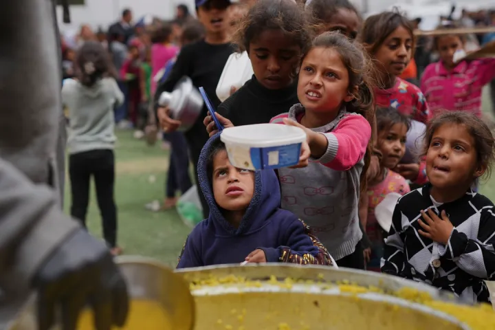 El hambre en Gaza se ensaña con los niños: 2.700 padecen desnutrición aguda, advierte la ONU