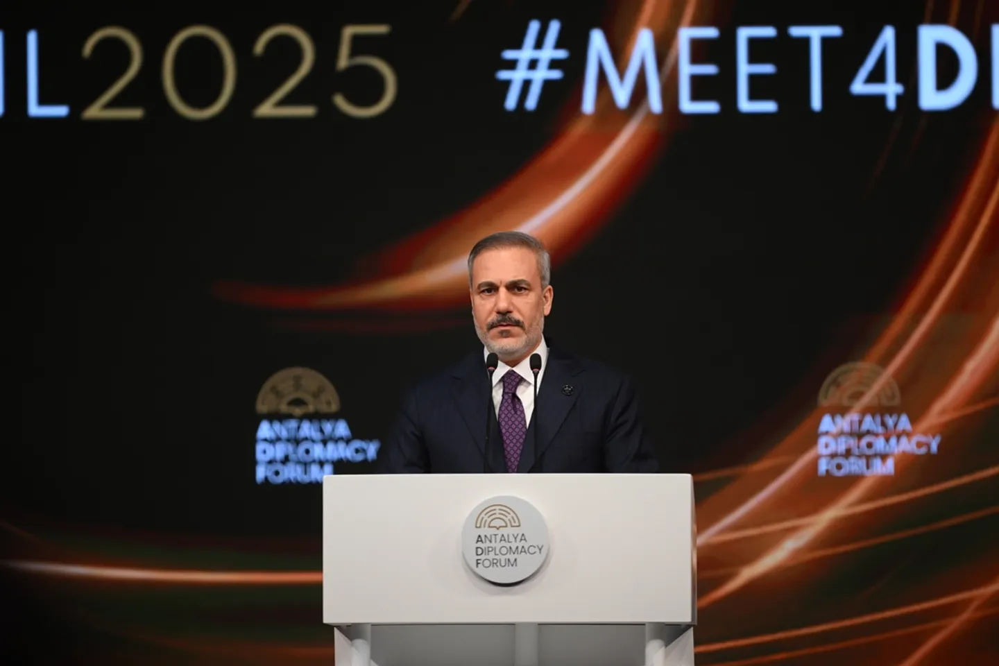 Türkiye en el centro de las soluciones a las crisis internacionales: Hakan Fidan