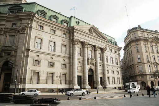 Milei elimina el cepo cambiario: ¿qué significa y cómo puede fluctuar el dólar?