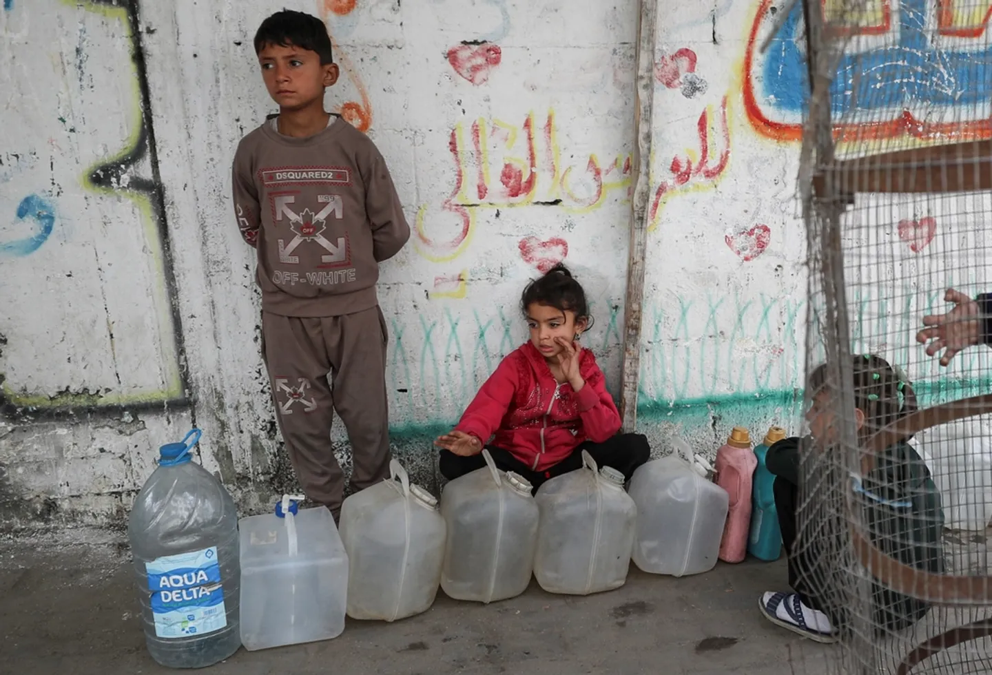 Palestinos sobreviven en condiciones “infernales” mientras el agua potable se agota