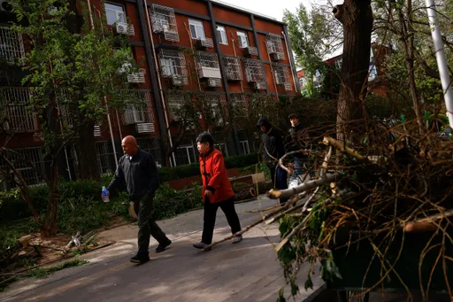 태풍과 같은 강풍이 중국에 눈, 우박, 혼란을 가져왔다