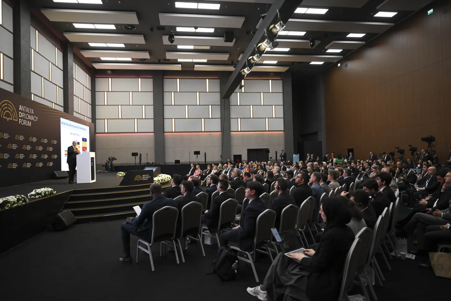 شیمشک: جنگهای تجاری هیچ برندهای ندارند و همه طرفها بازندهاند