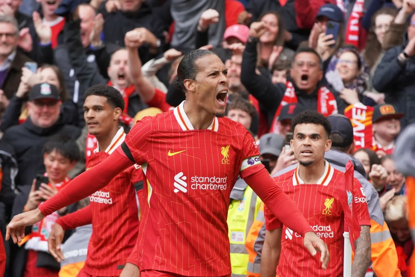 Liverpool wins as Chelsea, Spurs woes continue