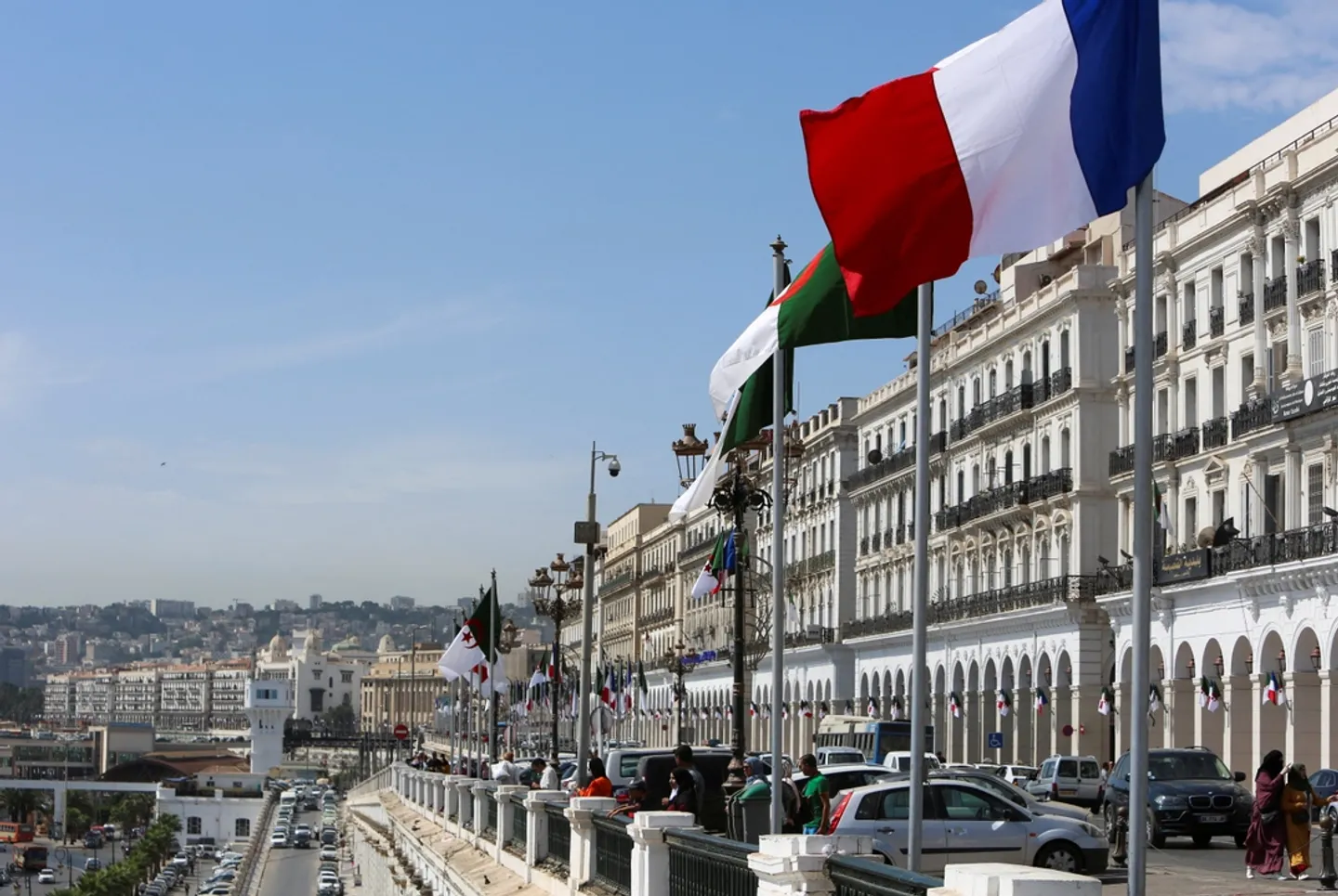 Alger proteste contre la détention en France d'un agent consulaire