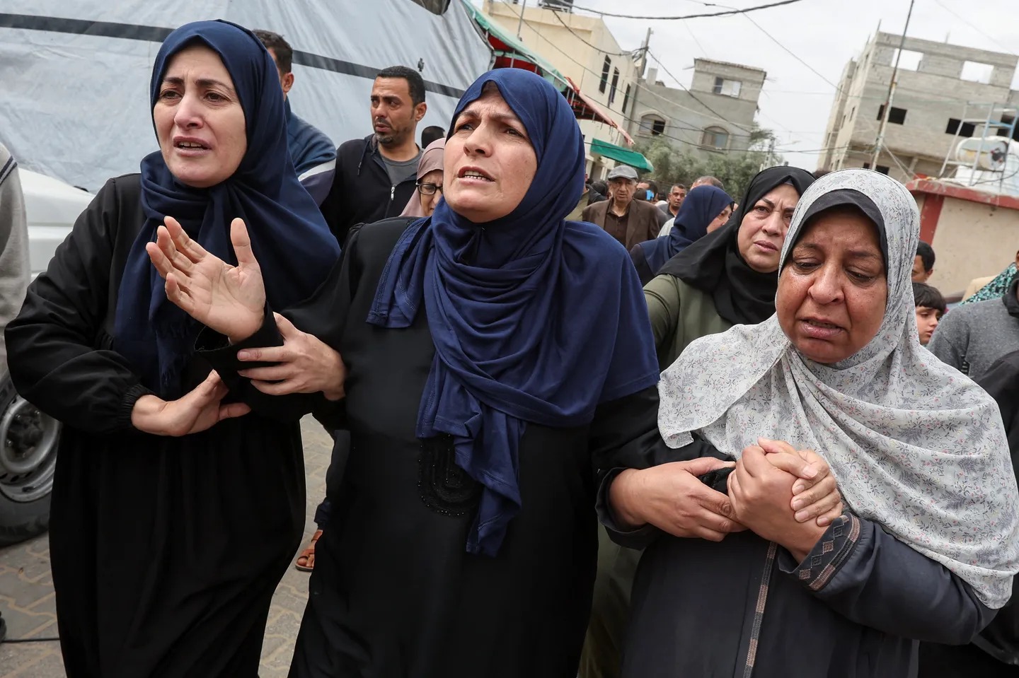 Israel profundiza la catástrofe en Gaza: bombardea Hospital Al-Ahli y completa asedio de Rafah