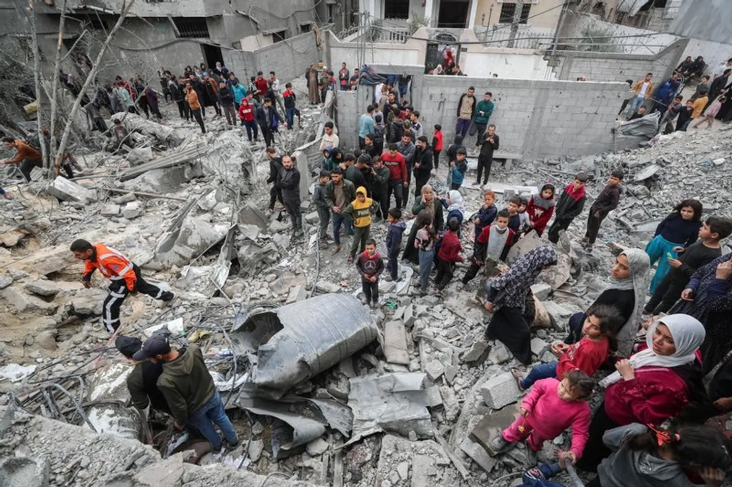 Israel intensifica su plan militar para cercar y dividir Gaza, mientras sigue derramando sangre